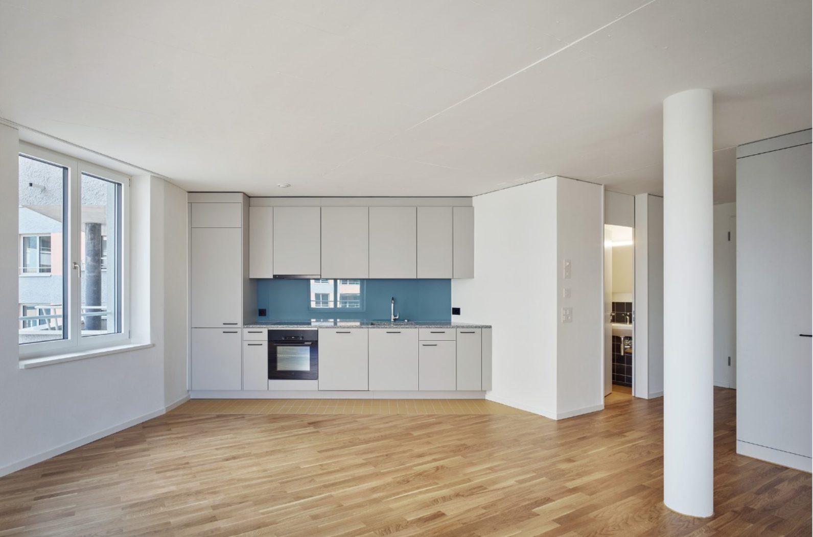 Hell verputzte Wohnung mit Küche in der Wohnsiedlung Eichrain