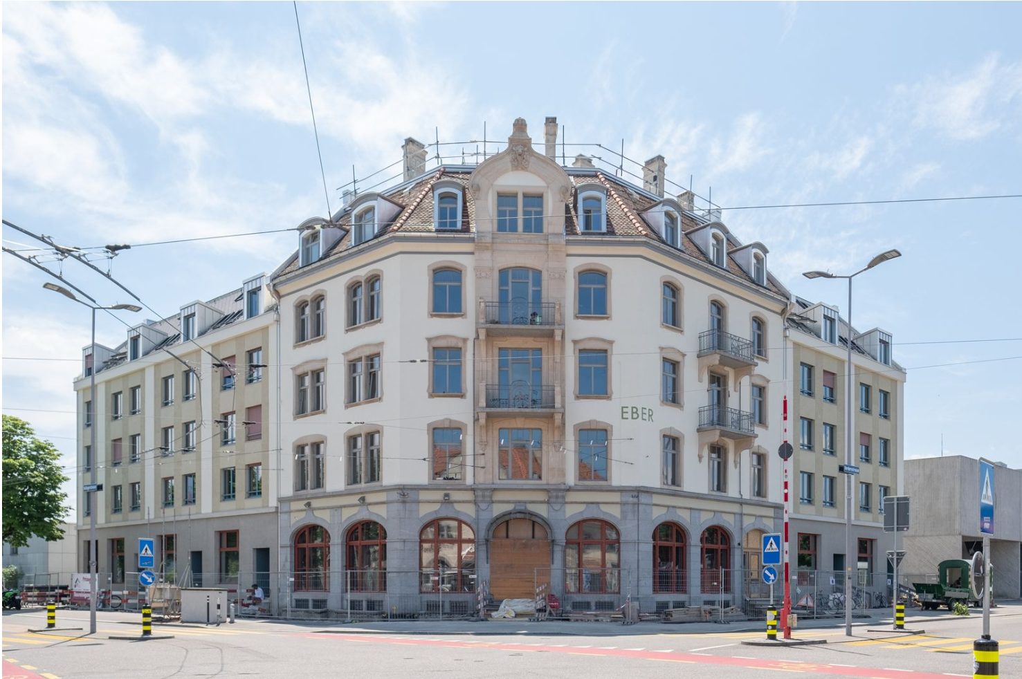 Fassade des Hauses Eber in Zürich nach Erweiterung und Sanierung